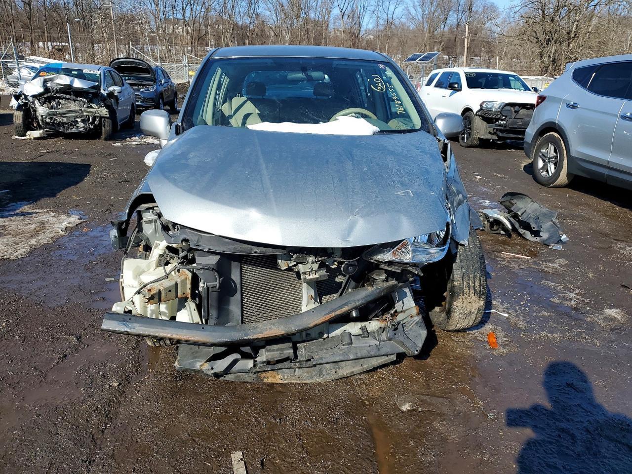 2010 Nissan Versa 1.8 s