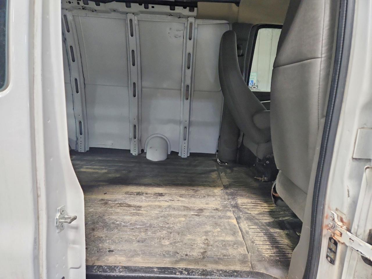 2012 GMC SAVANA1500 Cargo Delivery Van