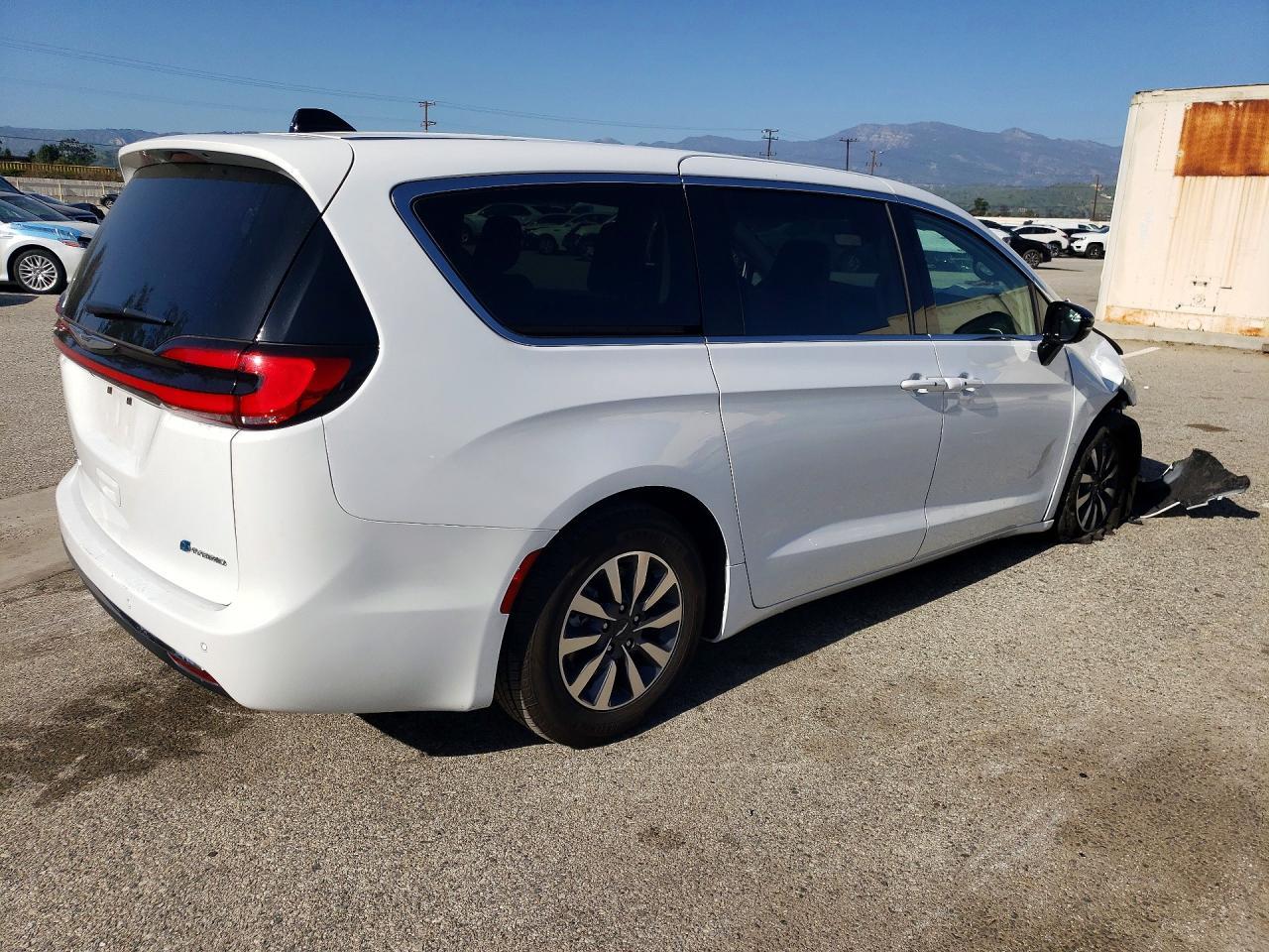 2024 Chrysler Pacifica Hybrid Select