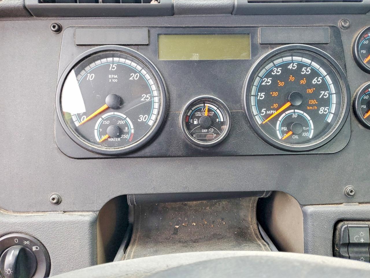 2018 Freigliner 2018 Freightliner Cascadia 125 Semi Truck