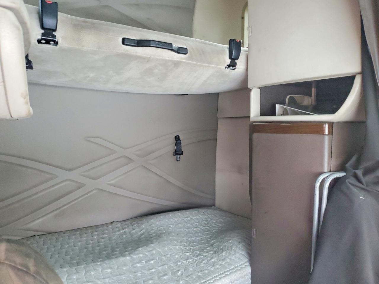 2012 Volvo VNL Semi Truck
