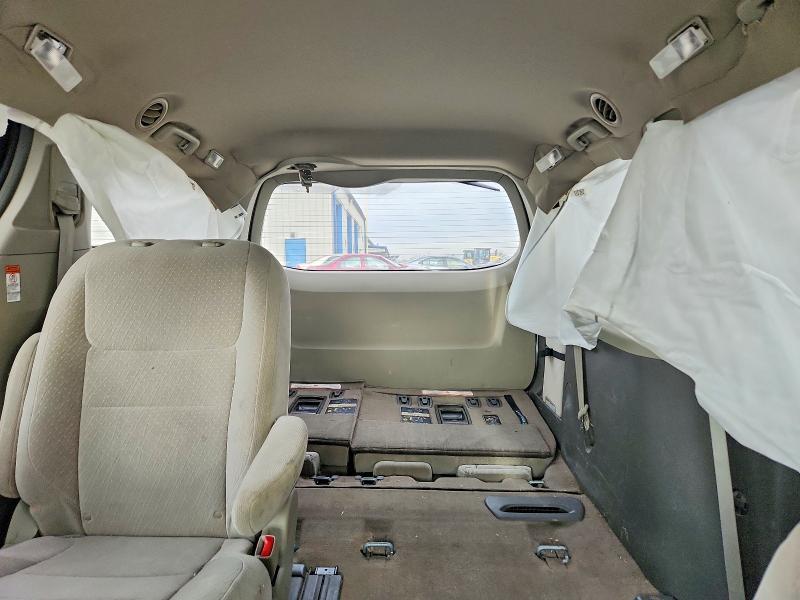 2016 Toyota Sienna le 8 Passenger