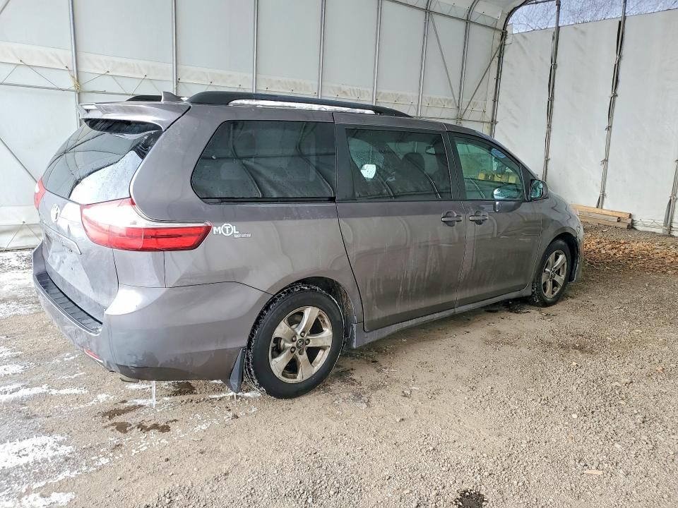 2018 Toyota Sienna le