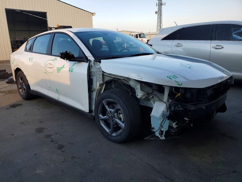 2025 KIA K4 lx