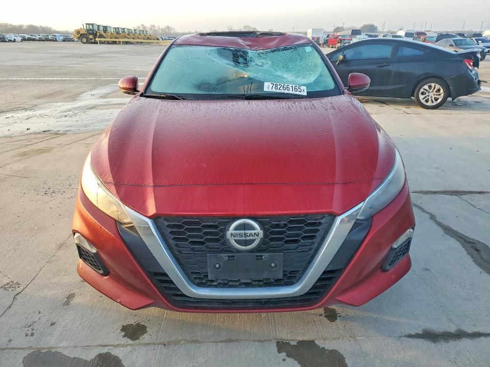 2021 Nissan Altima sv