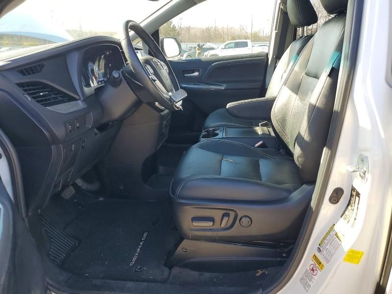 2016 Toyota Sienna se