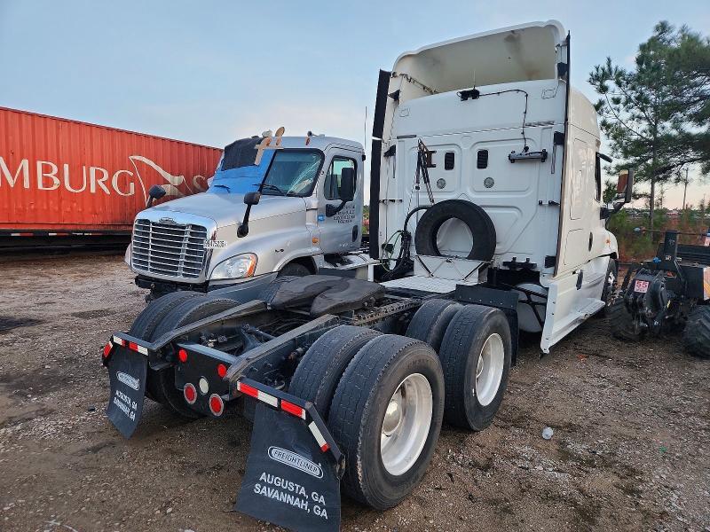 2014 Freightliner Cascadia Semi Truck