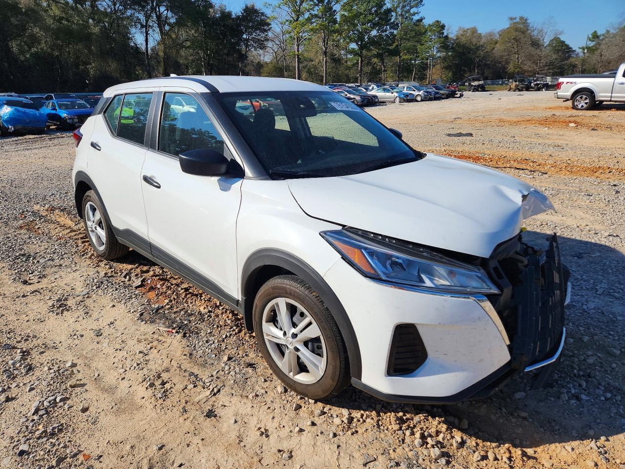 2025 Nissan Kicks Play s
