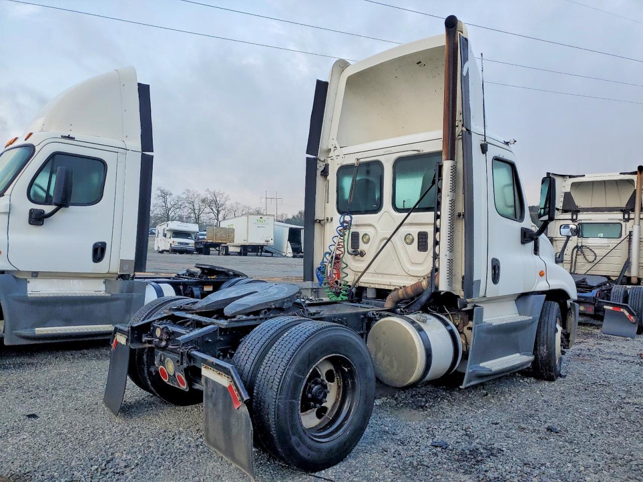 2016 Freightliner Cascadia 125 Semi Truck