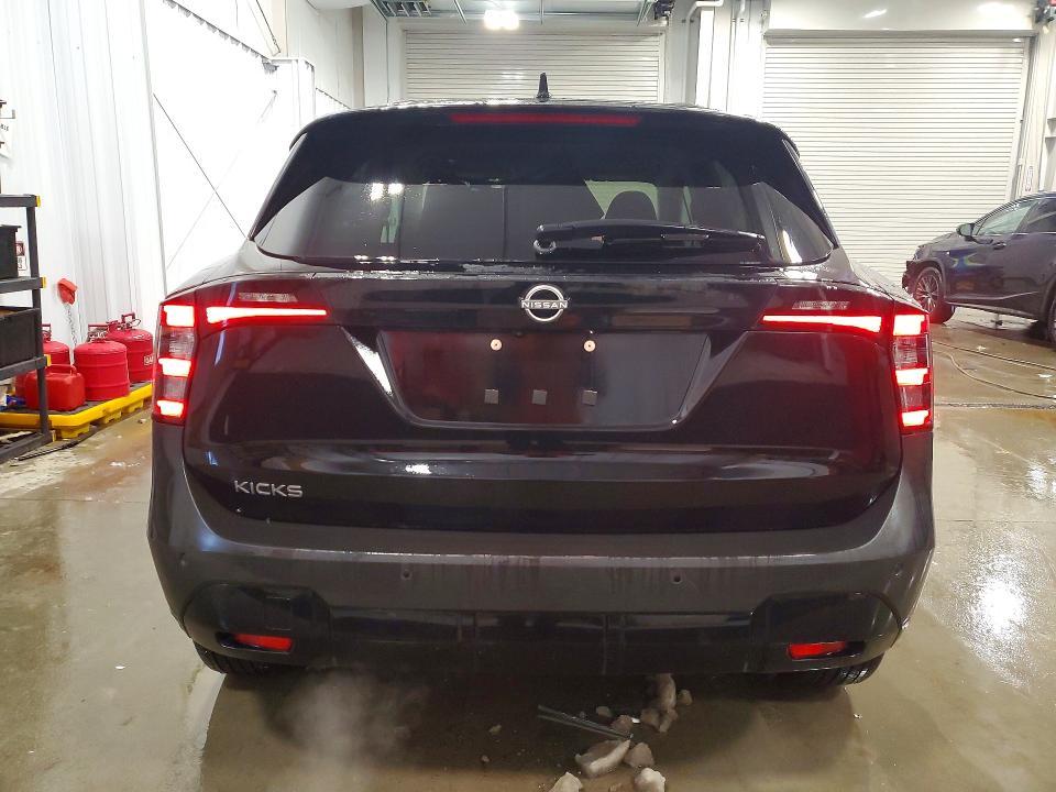 2025 Nissan Kicks sv