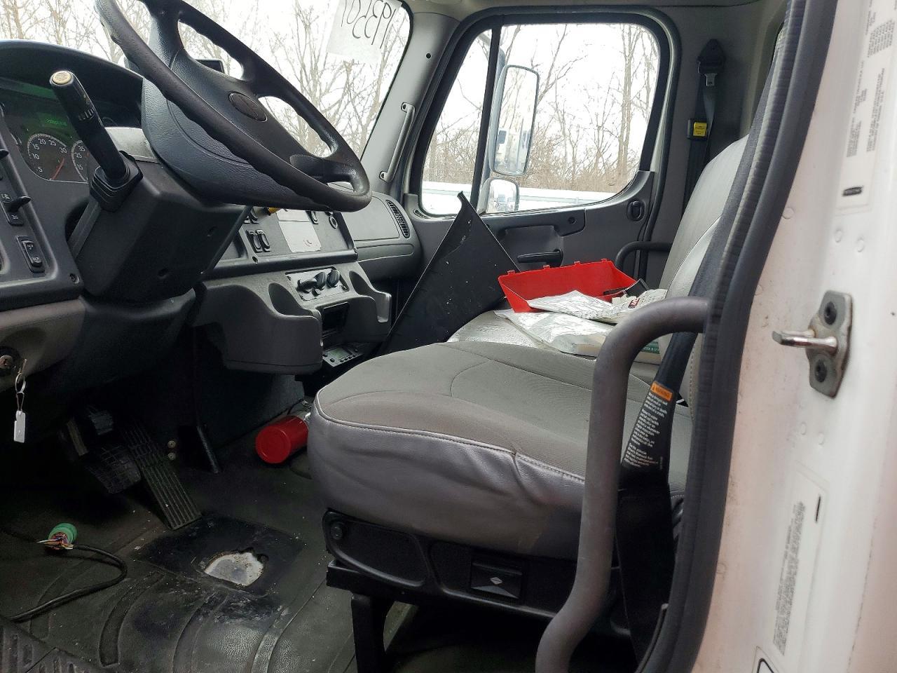 2019 Freigliner 2019 Freightliner M2 106 MED-BOX Truck