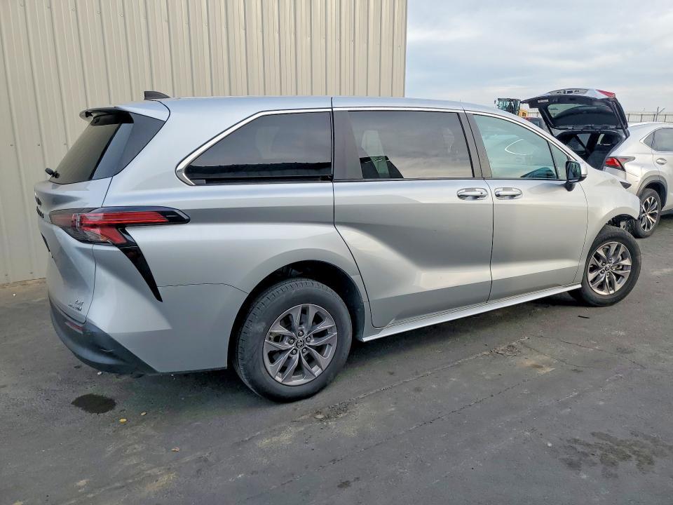 2023 Toyota Sienna le