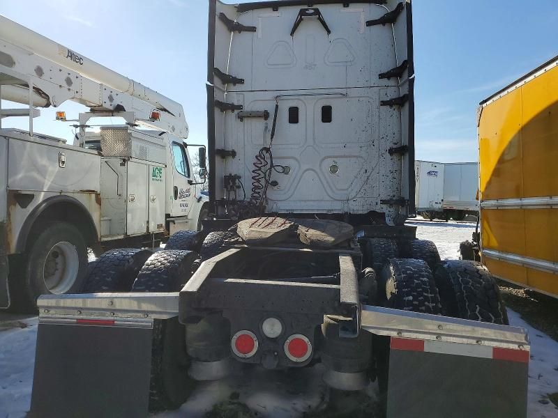 2016 Freightliner Cascadia 125