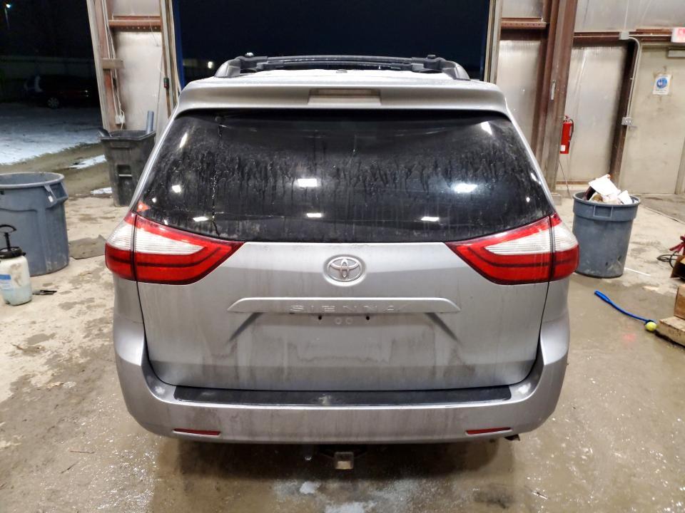 2016 Toyota Sienna le