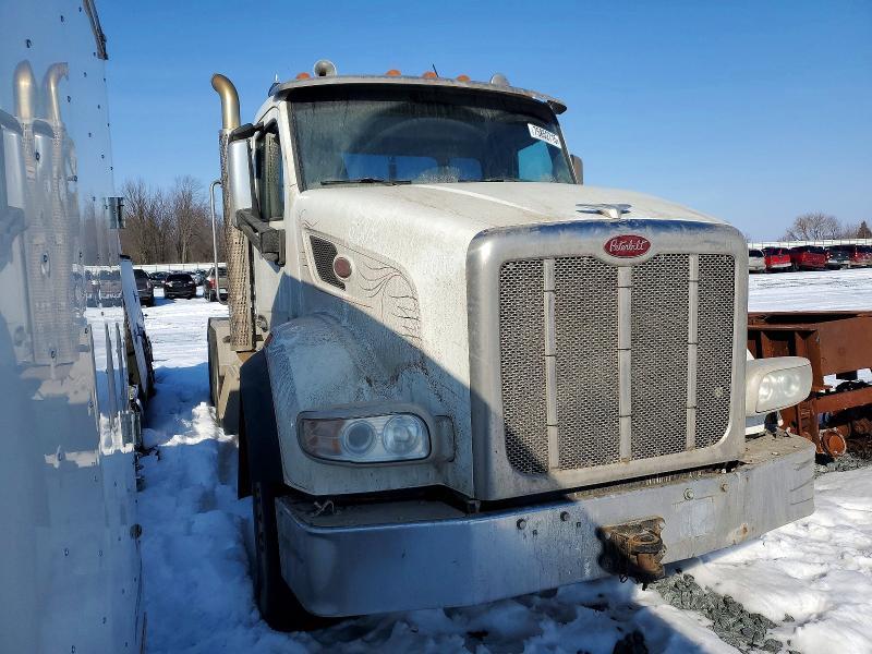 2015 Peterbilt 567 Semi Truck