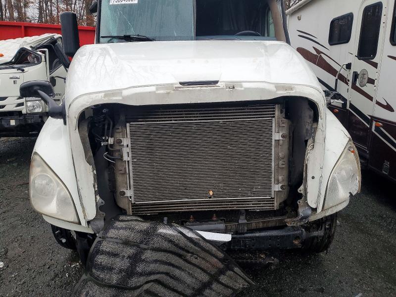 2012 Freigliner 2012 Freightliner Cascadia 1-Semi Truck