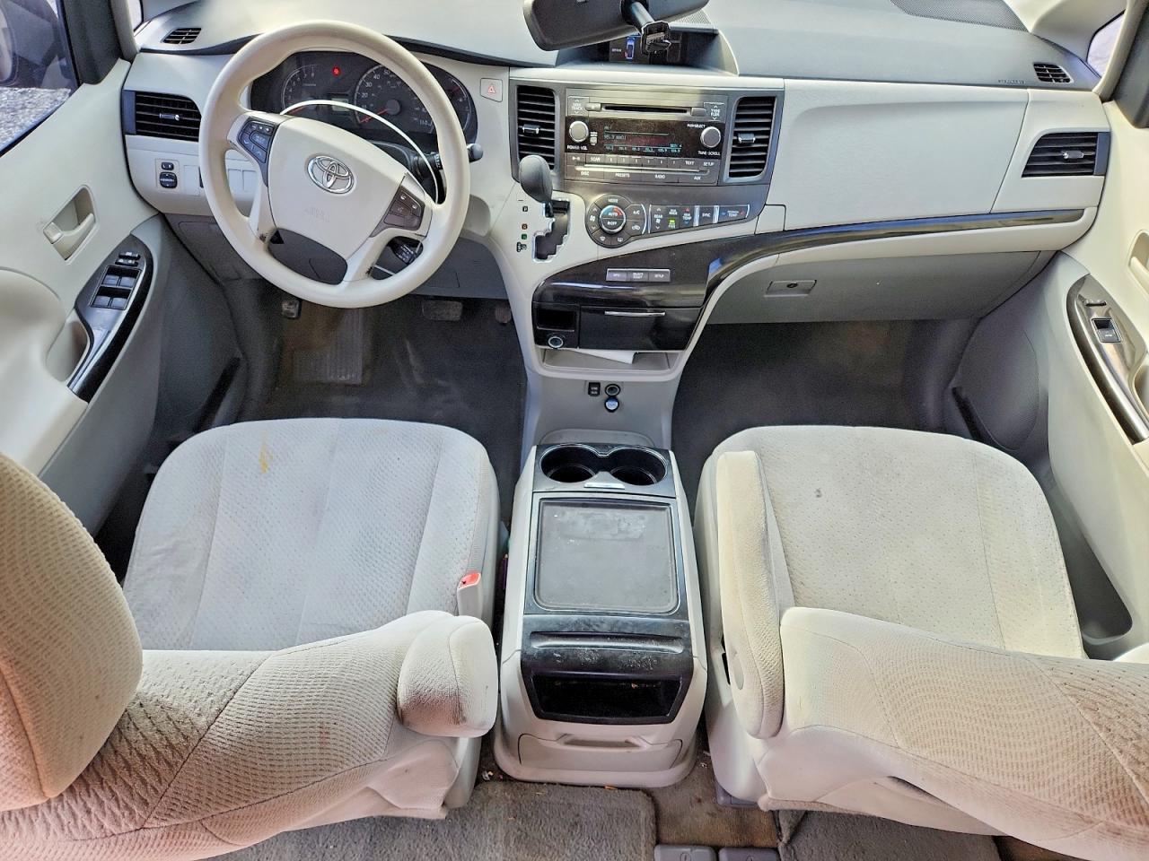 2013 Toyota Sienna le