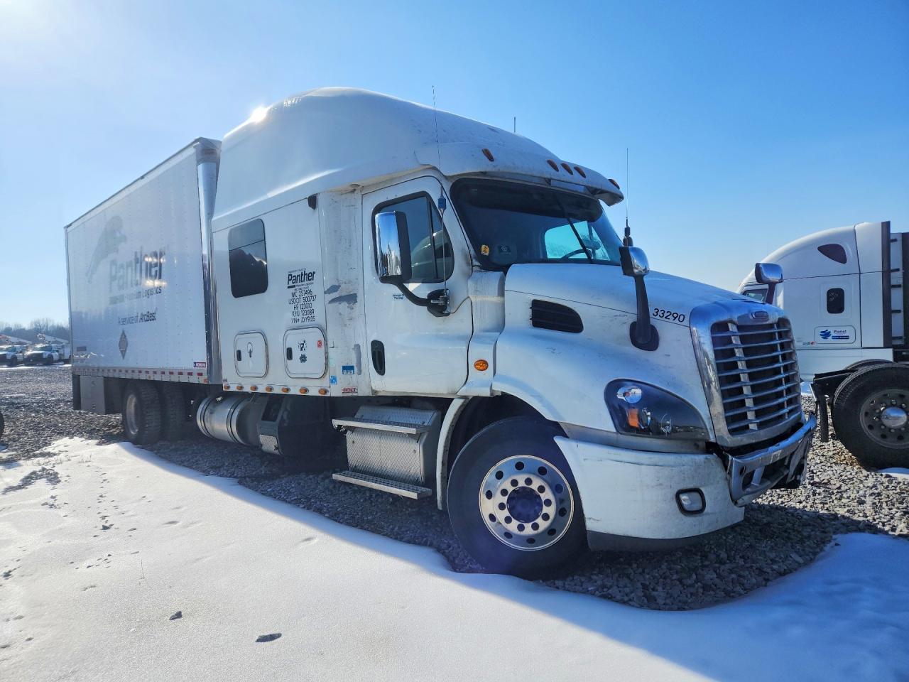 2018 Freightliner Cascadia 1 BOX Truck
