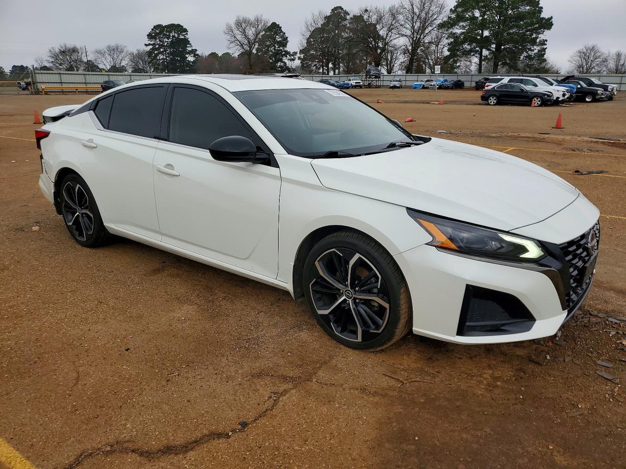 2023 Niss Altima