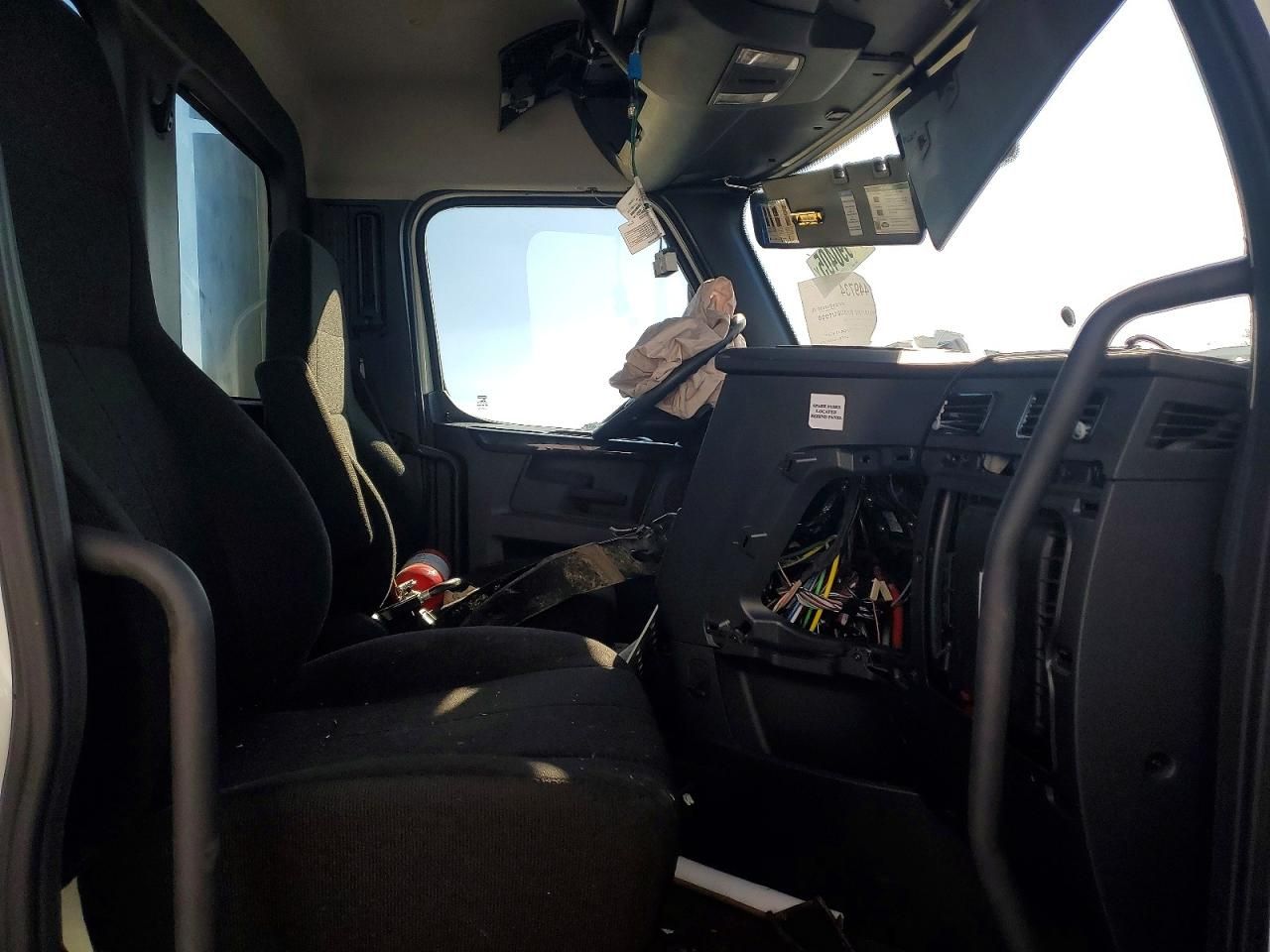 2025 Freightliner Cascadia 1-Semi Truck