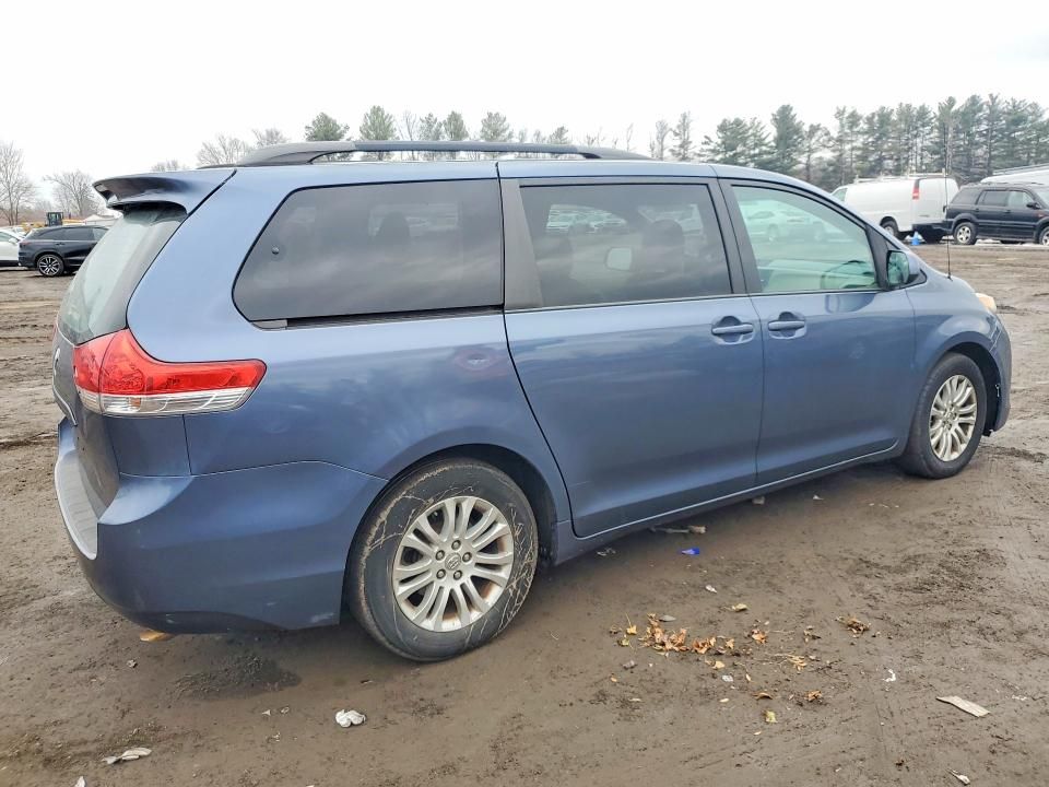 2013 Toyota Sienna xle