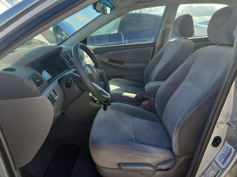 2005 Toyota Corolla le