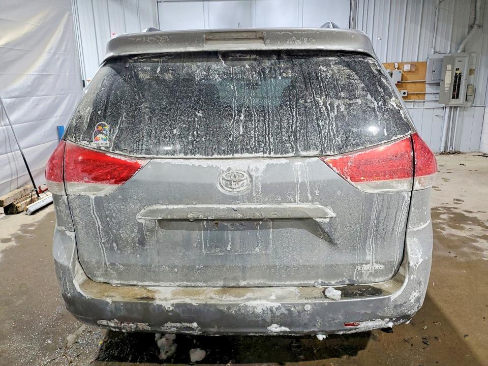 2012 Toyota Sienna xle