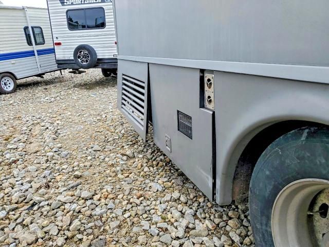 2002 Freightliner Chassis x Line Motor Home