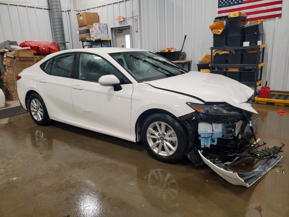 2025 Toyota Camry le