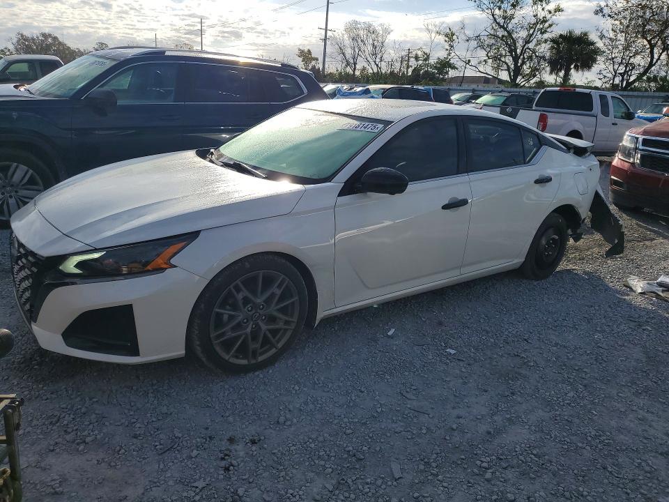 2024 Nissan Altima 2.0 sr