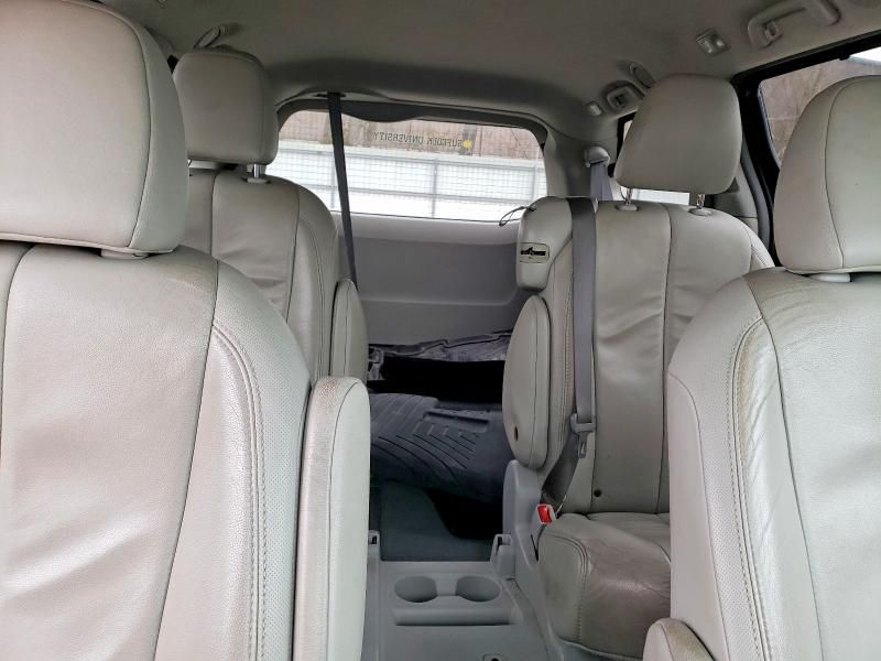 2013 Toyota Sienna xle