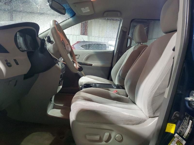 2012 Toyota Sienna le