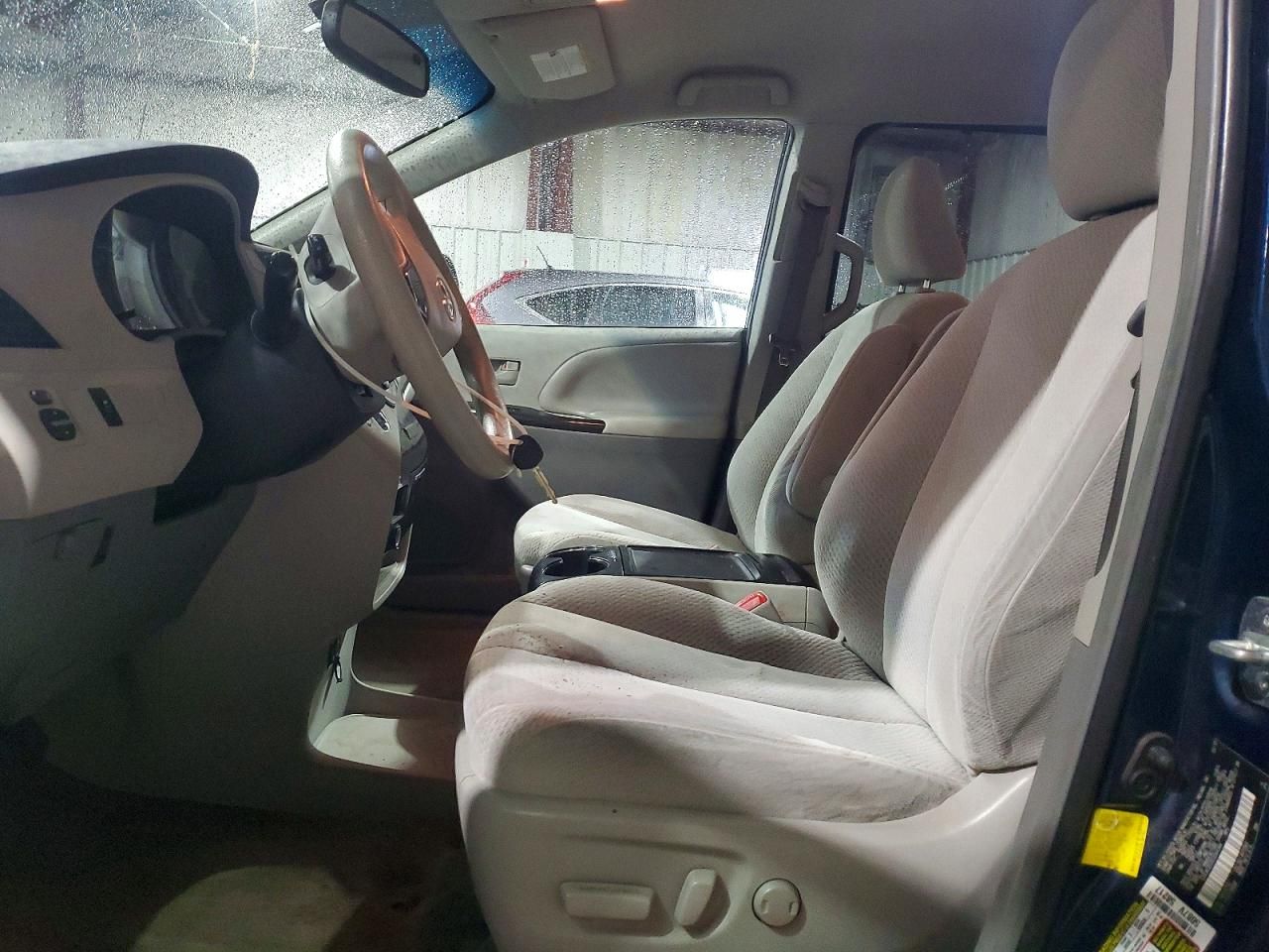 2012 Toyota Sienna le