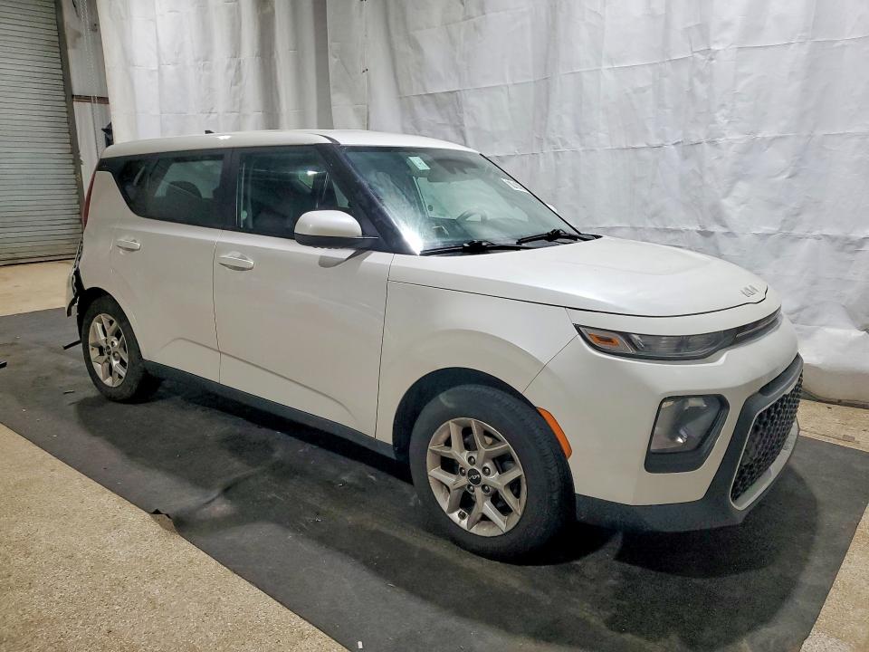 2022 KIA Soul lx