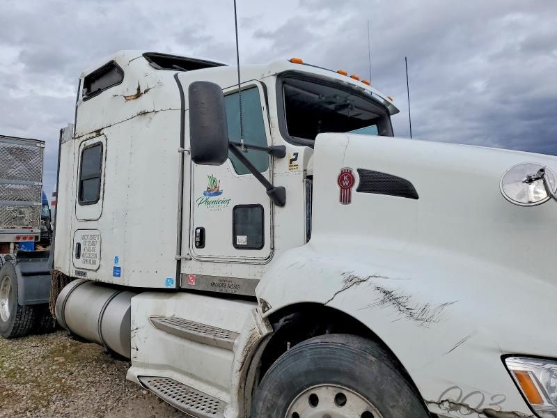 2012 Kenworth T660 Semi Truck