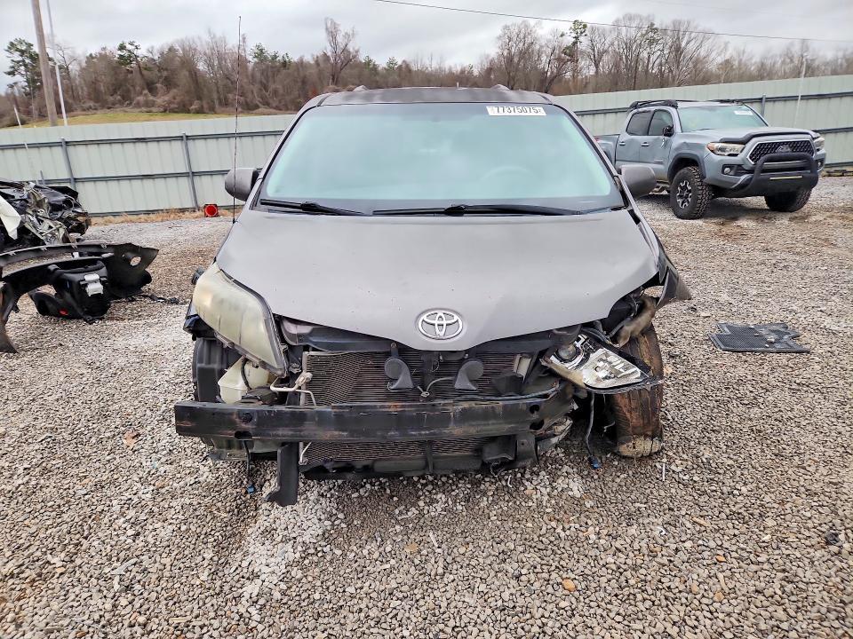 2011 Toyota Sienna Sport