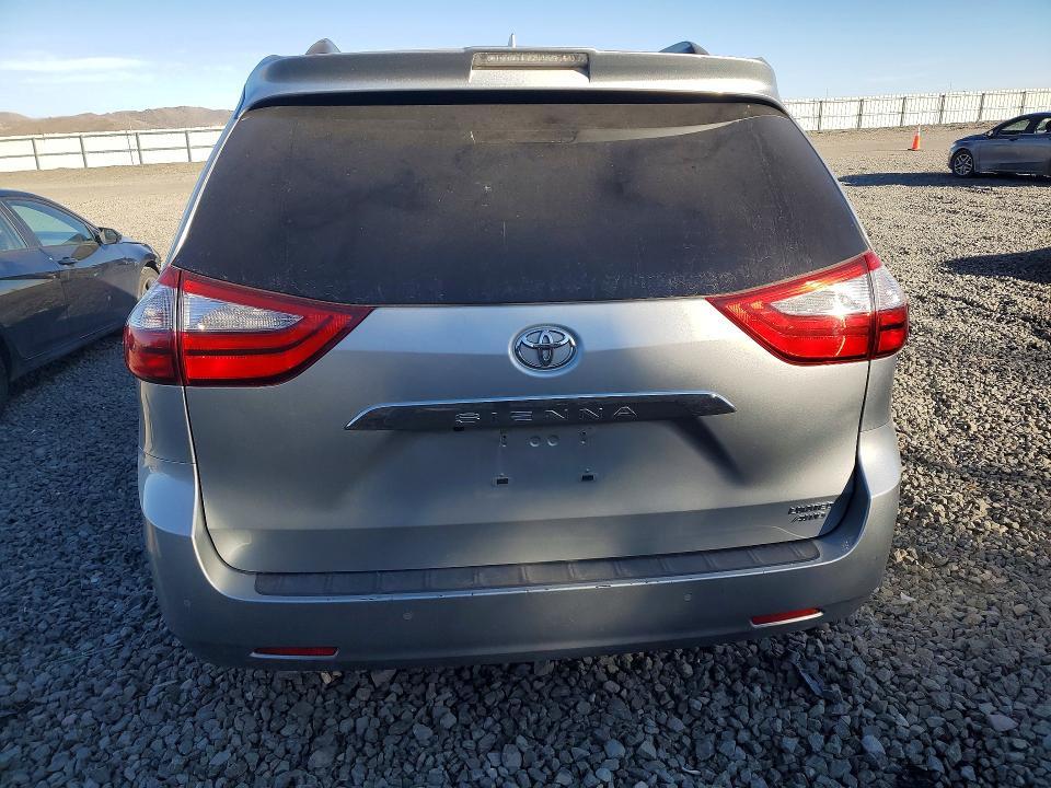 2019 Toyota Sienna xle