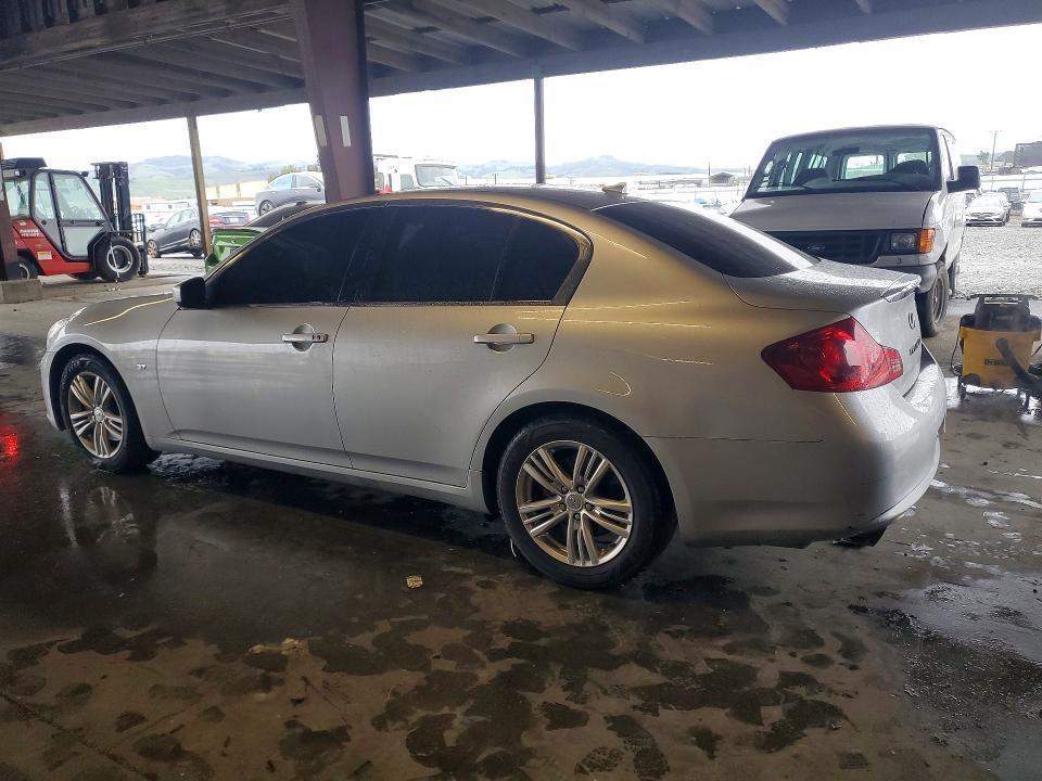 2015 Infiniti Q40