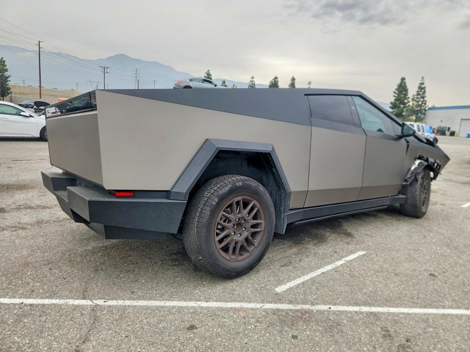 2025 Tesla Cybertruck