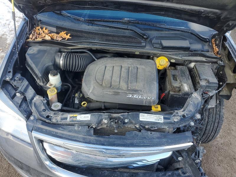 2016 Chrysler Town & Country Touring l