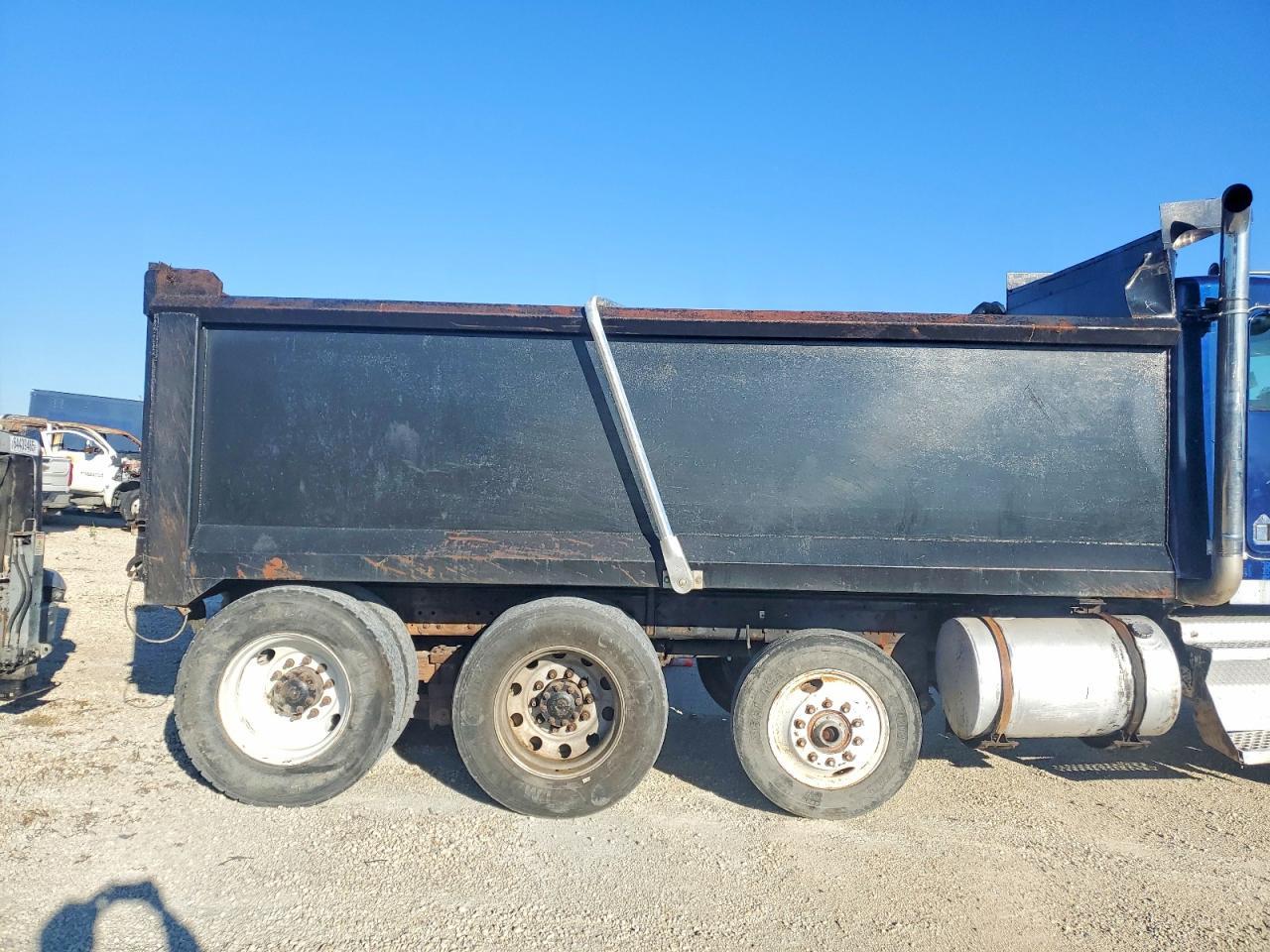 2005 Kenworth T800 Dump Truck