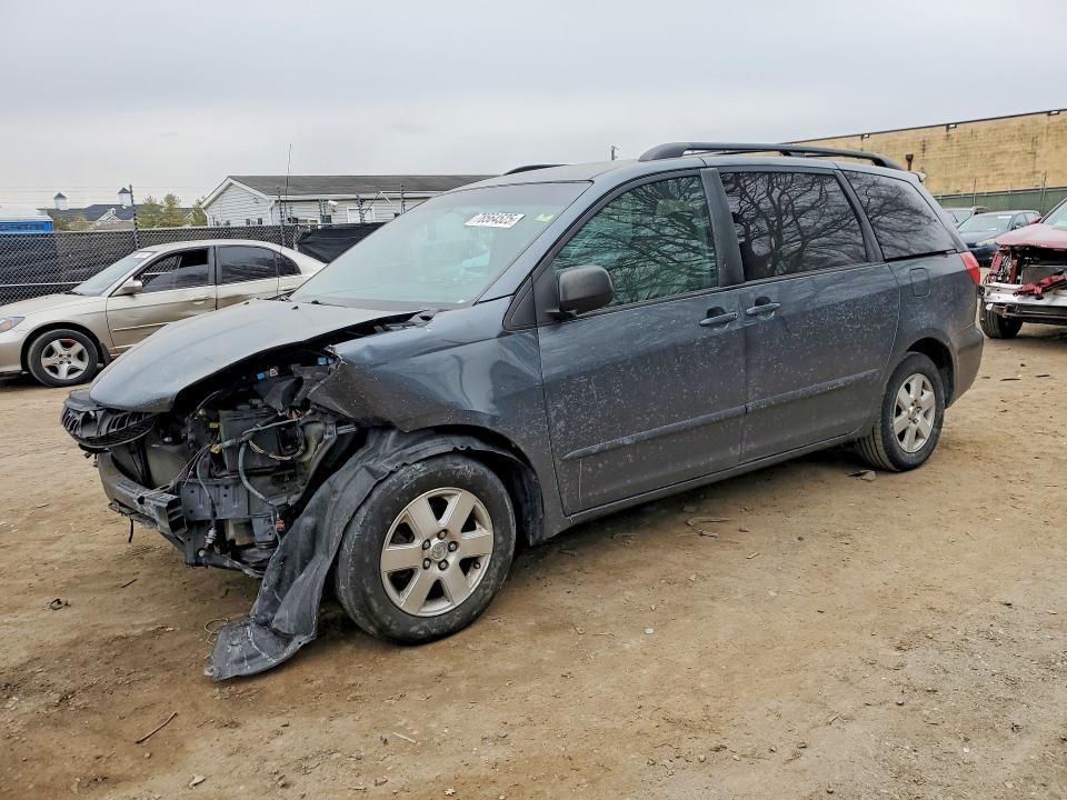 2010 Toyota Sienna le 7-passenger