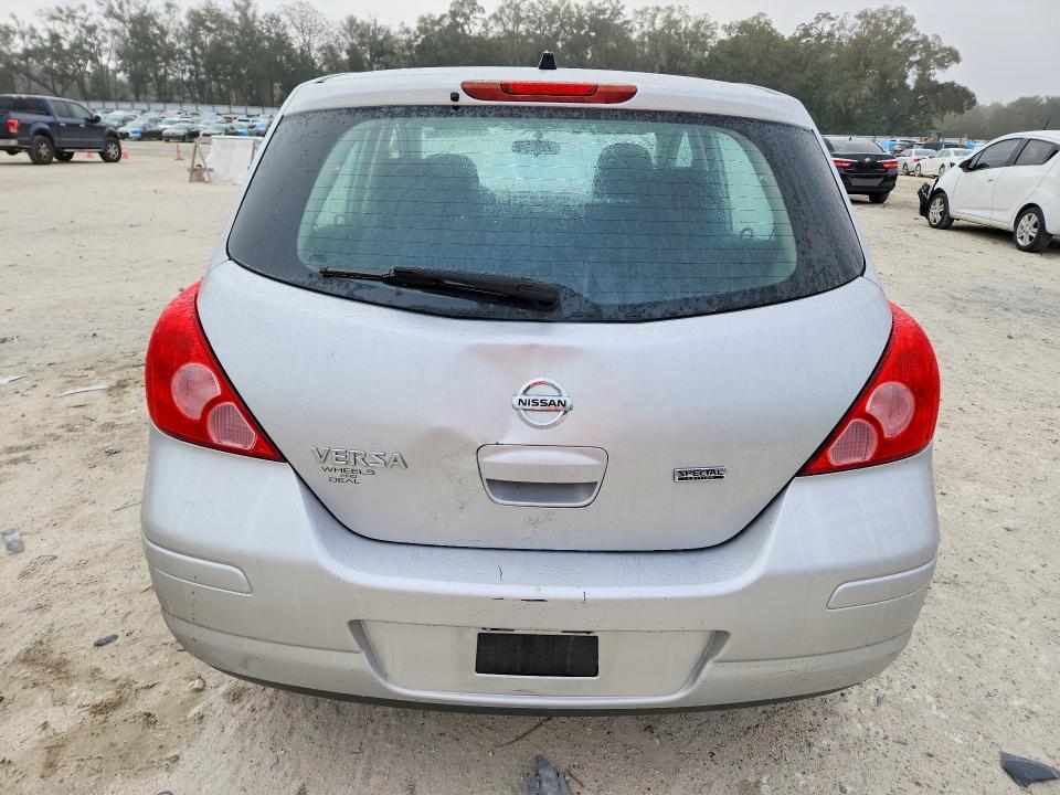 2012 Niss Versa s