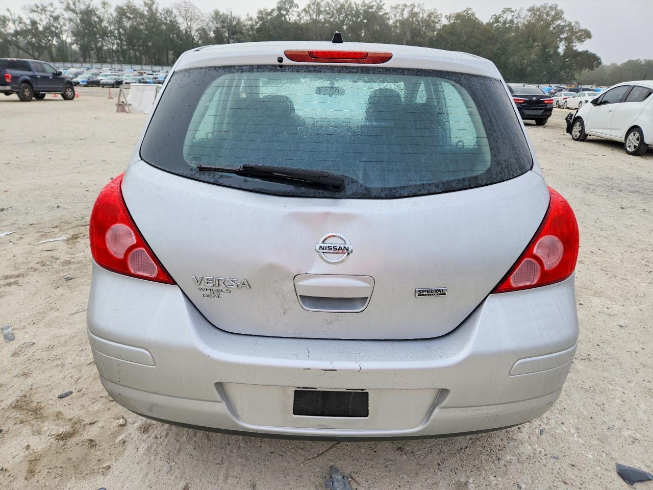 2012 Niss Versa s