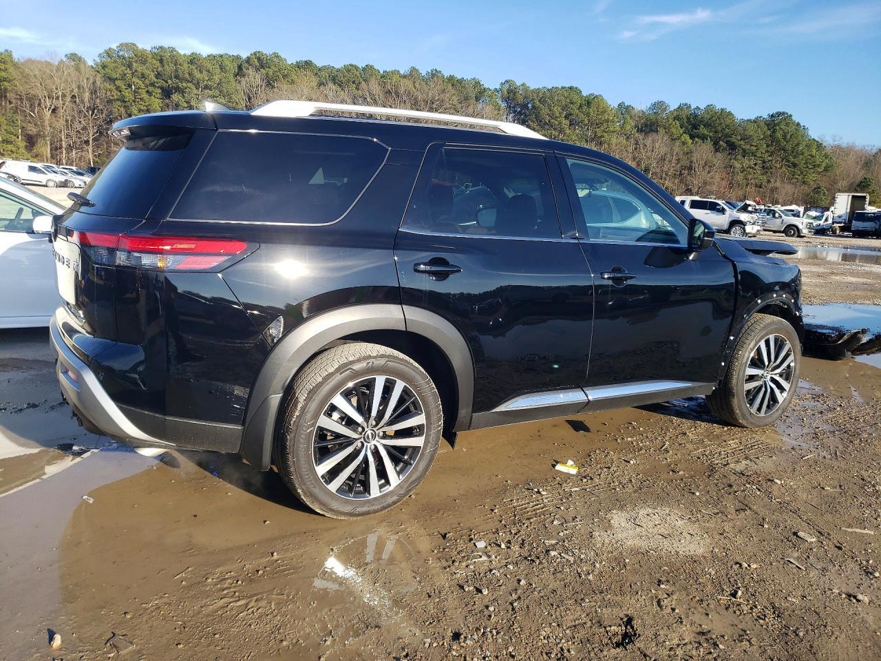 2025 Nissan Pathfinder Platinum