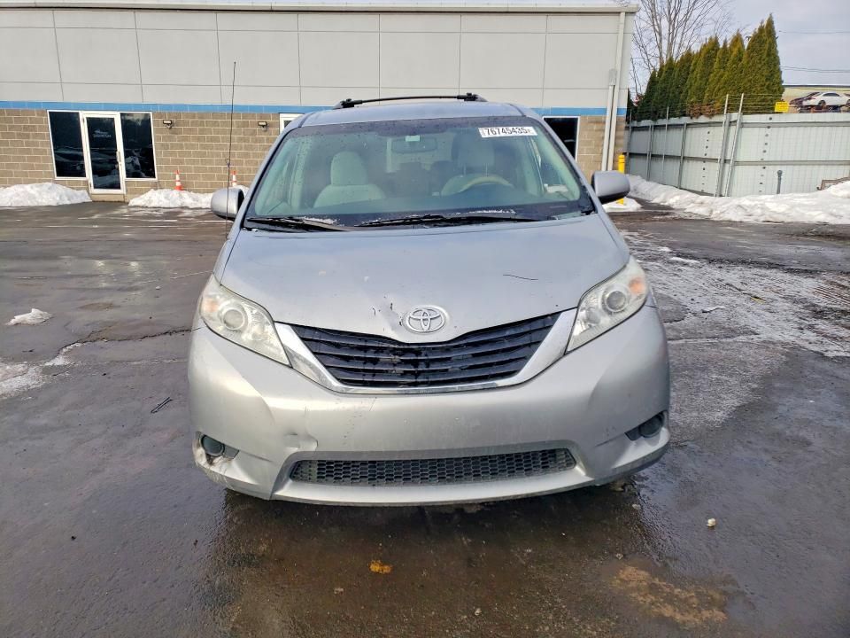 2013 Toyota Sienna le