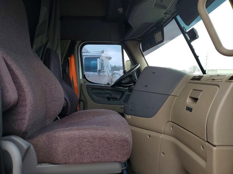 2017 Freigliner 2017 Freightliner Cascadia 125 Semi Truck