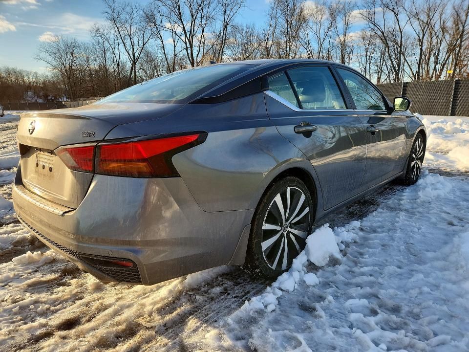 2022 Nissan Altima 2.5 sr