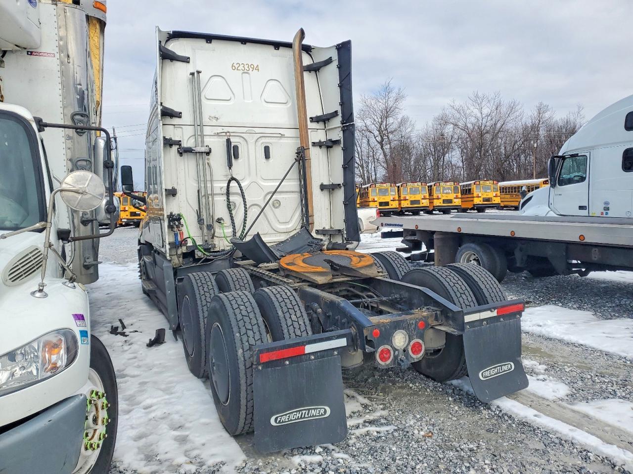 2021 Freigliner 2021 Freightliner Cascadia 126 Semi Truck