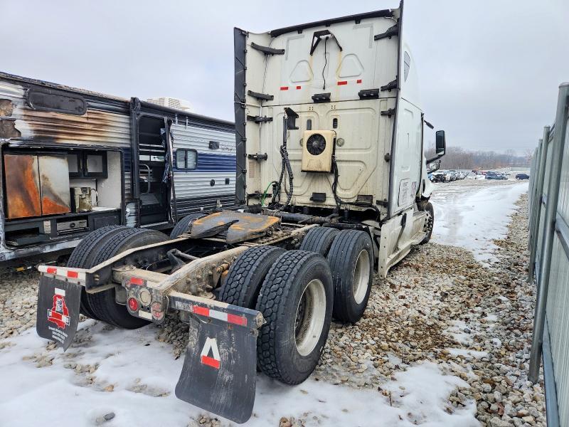 2018 Freigliner 2018 Freightliner Cascadia 126 Semi Truck